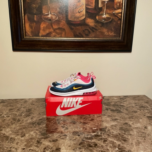 SHOES - Picture 8 of 16